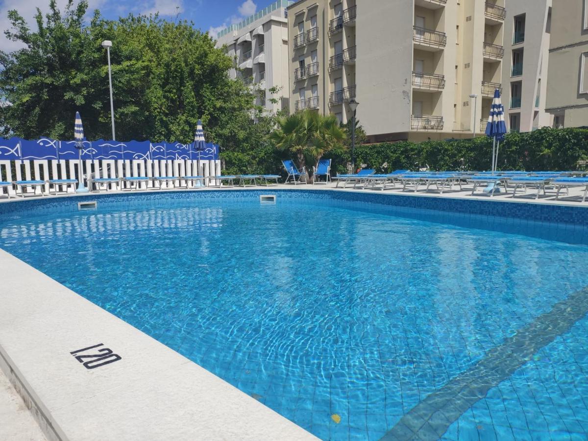 Hotel Senior กัตตอลิกา ภายนอก รูปภาพ