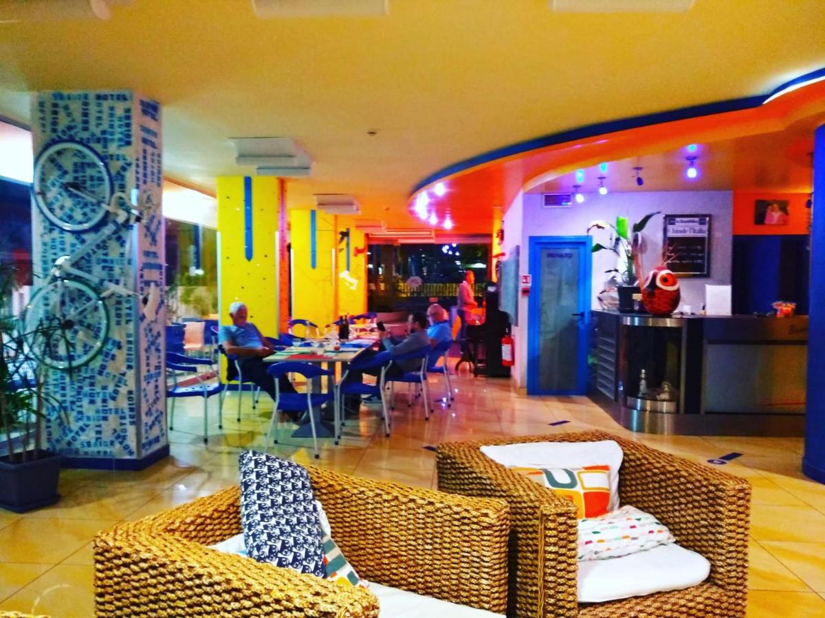Hotel Senior กัตตอลิกา ภายนอก รูปภาพ