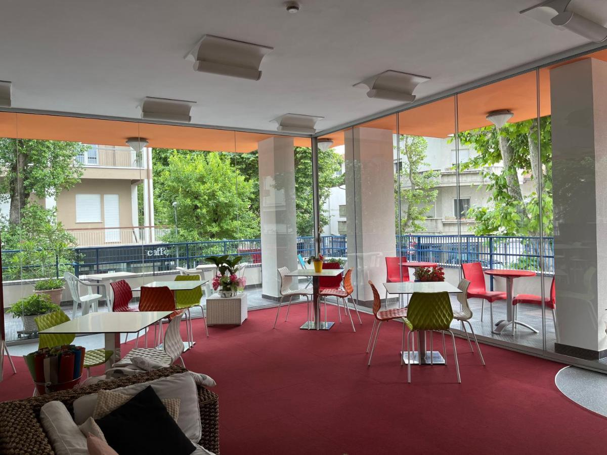 Hotel Senior กัตตอลิกา ภายนอก รูปภาพ