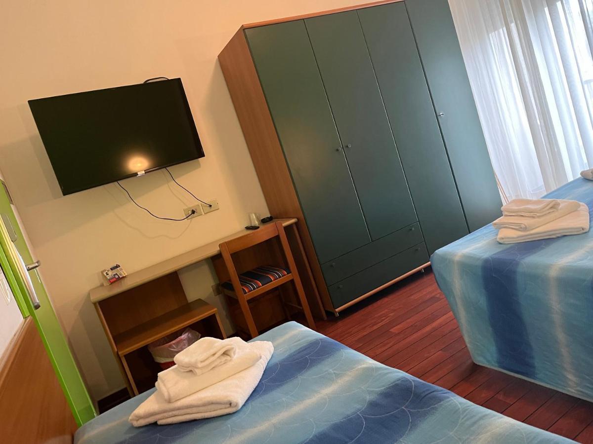 Hotel Senior กัตตอลิกา ภายนอก รูปภาพ