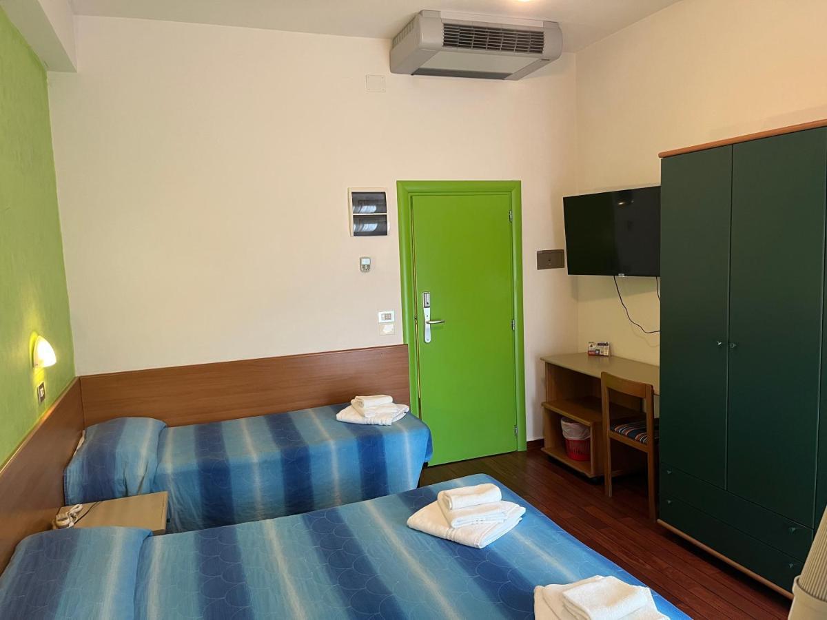 Hotel Senior กัตตอลิกา ภายนอก รูปภาพ