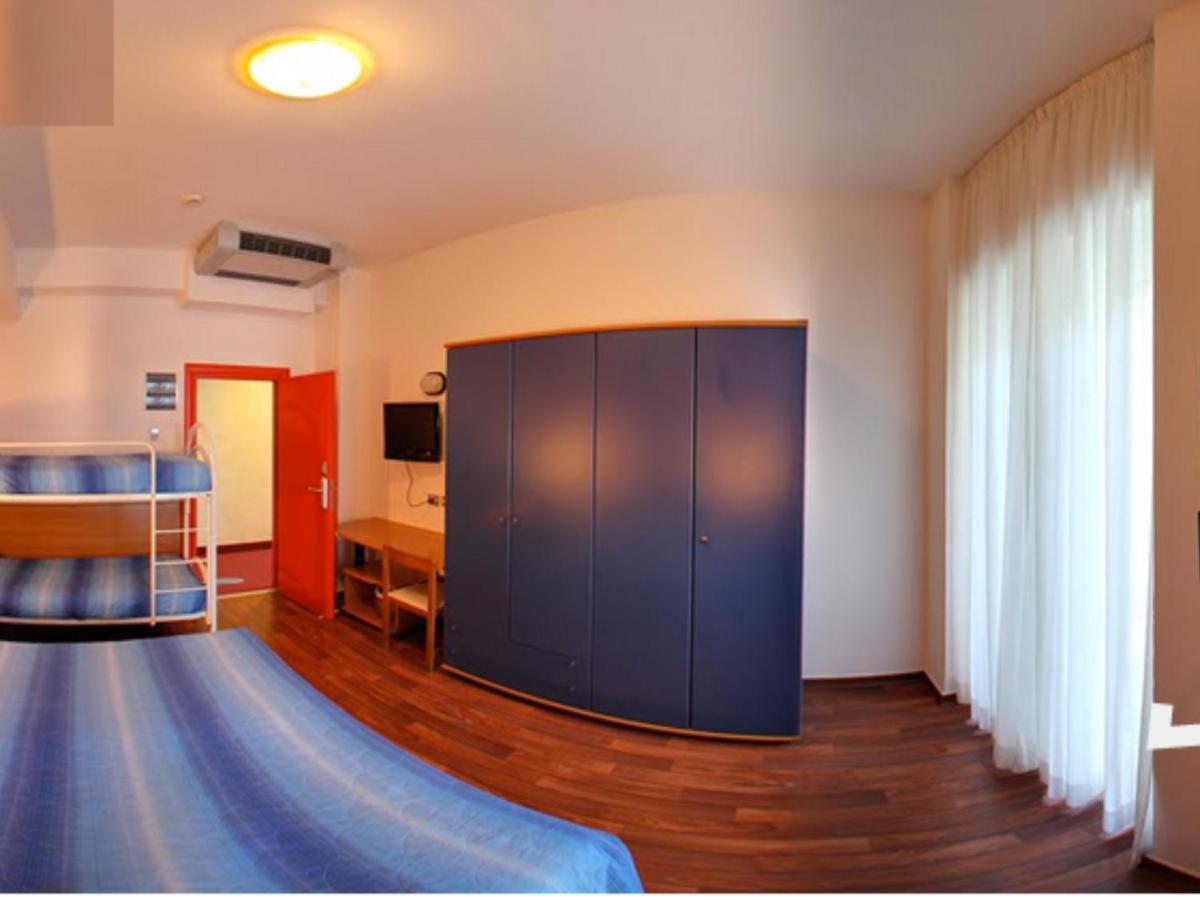 Hotel Senior กัตตอลิกา ภายนอก รูปภาพ