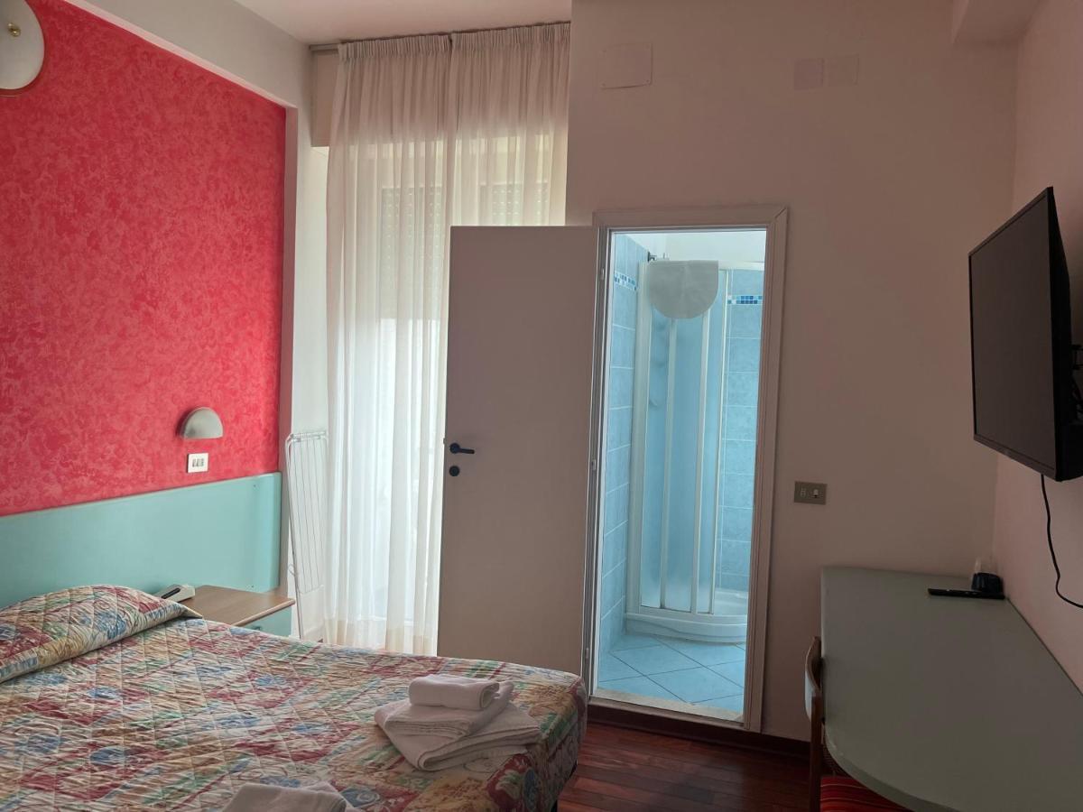Hotel Senior กัตตอลิกา ภายนอก รูปภาพ