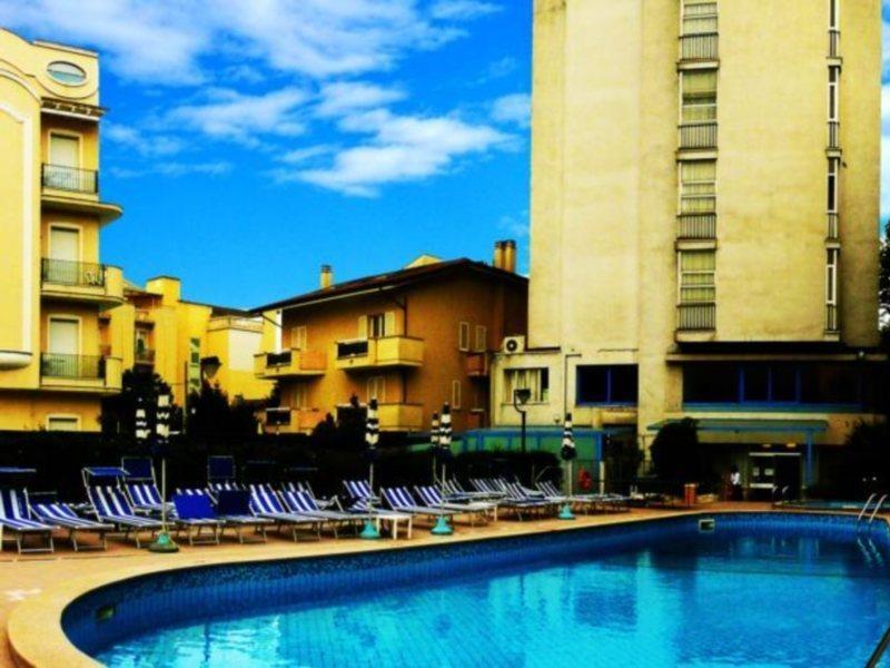 Hotel Senior กัตตอลิกา ภายนอก รูปภาพ