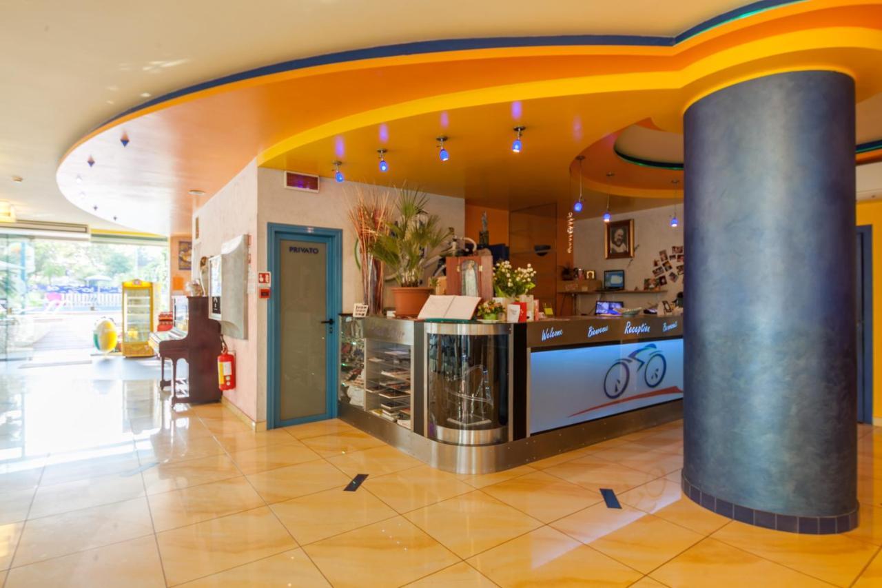 Hotel Senior กัตตอลิกา ภายนอก รูปภาพ